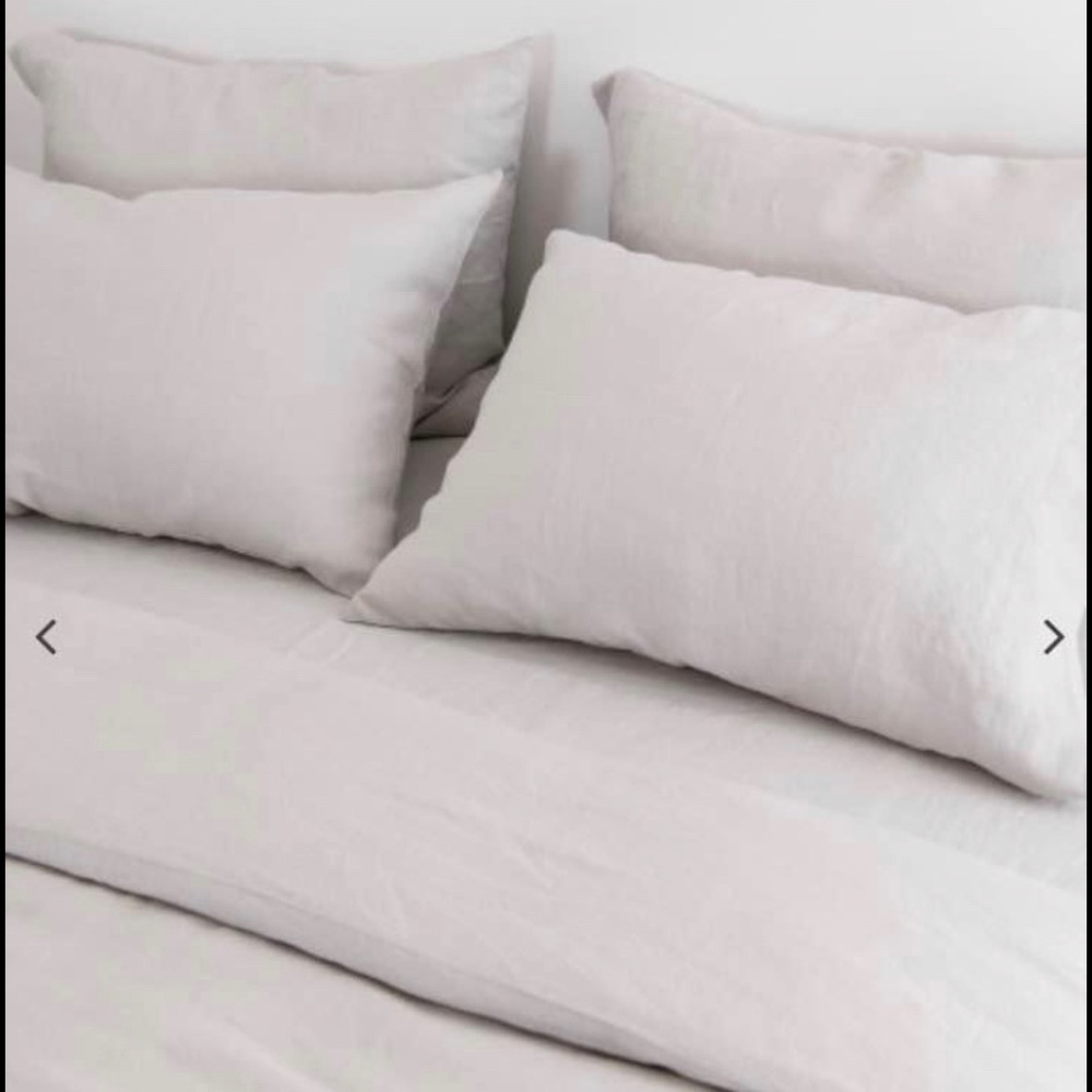 BRAND NEW linen pillowcases (2)